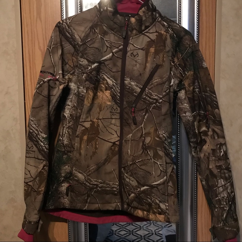 Realtree wind/waterproof jacket - Picture 2 of 11